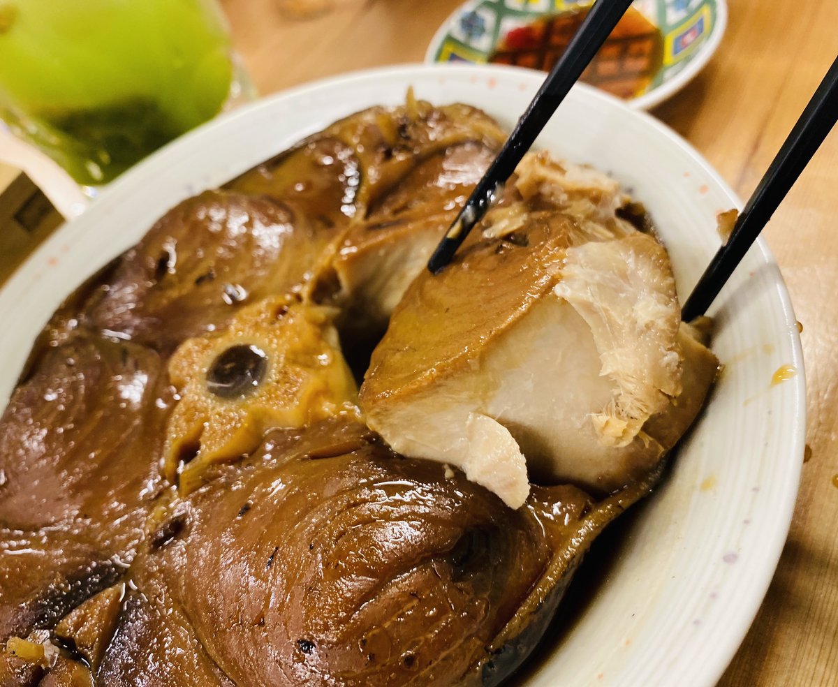 せんべろnet 池袋 西口 ロサ会館の おぐろのまぐろ さんへ再訪 まぐろ料理て一杯できる立ち飲み居酒屋 本まぐろ枡盛り199円 とろたく399円 テール煮付499円 本日の おすすめ どれもこれも美味しくて玄米茶割りがすすむ 気軽な雰囲気で一人飲みに