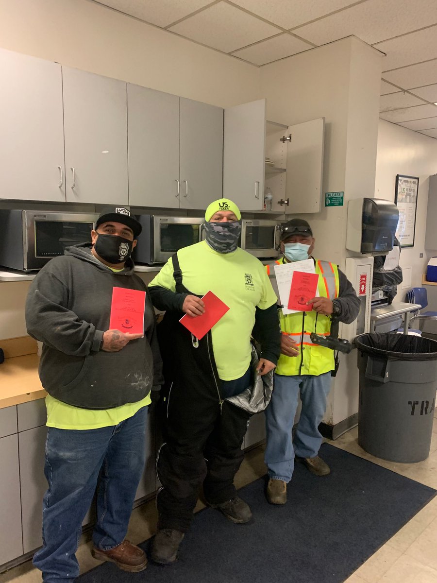 Teamster630's tweet photo. Boom contracts have arrived!
US Foods #Teamsters #Solidarity #UnionStrong #unionservice https://t.co/nOUafHUjVM