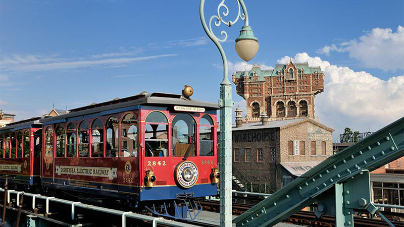 東京ディズニーリゾートpr 公式 ニューヨークを走る乗り物 東京ディズニーシー アメリカンウォーターフロントのニューヨークを走る乗り物をご紹介します 自動車が登場して トロリーや高架電車 そして地下鉄まで めまぐるしく時代が変化して 東京ディズニーリゾートpr 公式 ニューヨークを走る乗り物 東京ディズニーシー アメリカンウォーターフロントのニューヨークを走る乗り物をご紹介します 自動車が登場して トロリーや高架電車 そして地下鉄まで めまぐるしく時代が変化して