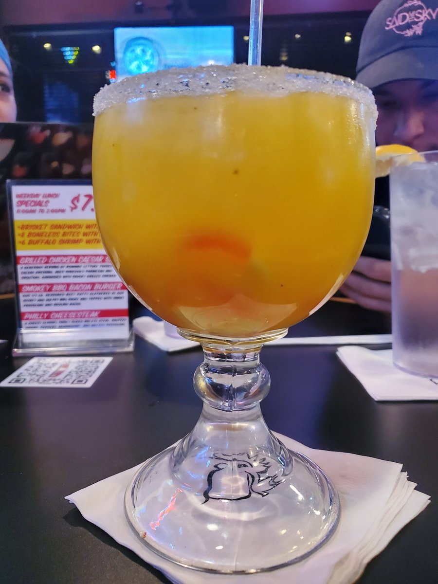 Herecam's tweet photo. Drinking and eating wings. #WingDaddys #SanAntonio #Texas #Tuesday #February2021 #Margaritas https://t.co/R8h2YhKyjo