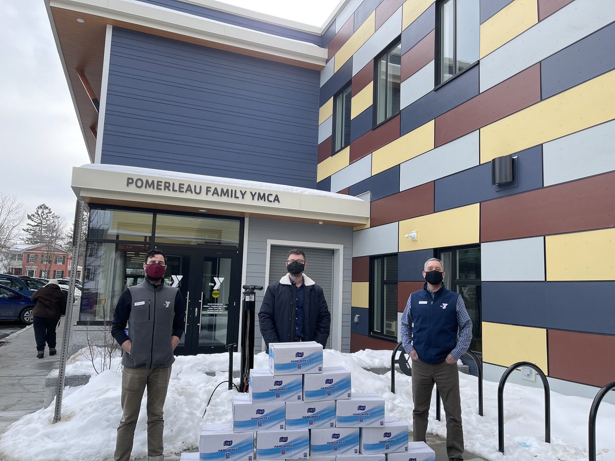 Today , in collaboration with <a href="/EmbraceRelief/">Embrace Relief</a> we were able to distribute anti-bacterial wipes for @YBurlingtonVT , <a href="/USCRIdc/">U.S. Committee for Refugees and Immigrants (USCRI)</a> Vermont. Thanks to all of your services for the community. Stronger Together ❤️
