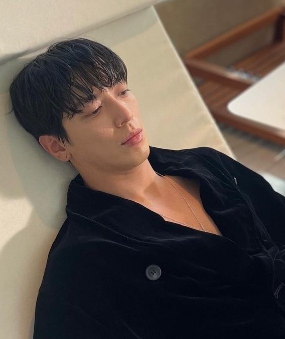 adia96's tweet image. Is he gonna come out from a pool showing off his abs in DRE?!!?  #poolscene  #imaginingmode