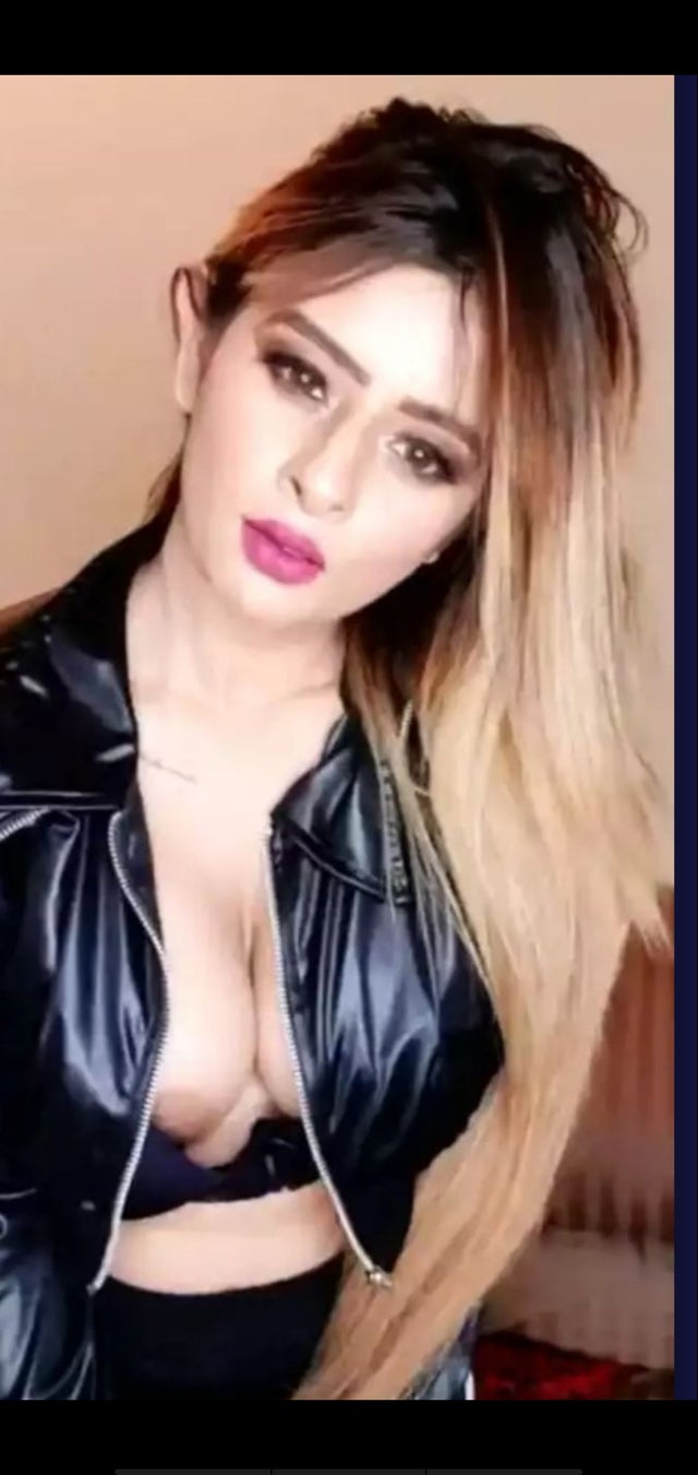 lust army on X: AnkitaDave Nip slip 😍 t.coyy6GIODOPi  X
