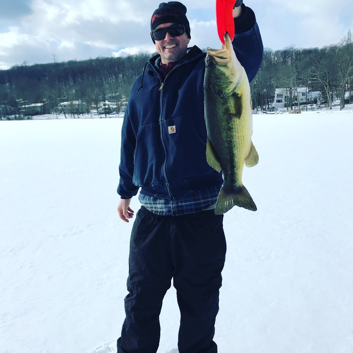 WallyBites's tweet photo. The mighty ice slayer, this large was quite the runner. Congrats Nick on a beast from the East. #wallybites #icefishing #pafish #fishpa #lakewallenpaupack #winterfish https://t.co/vAEjsKtkOw
