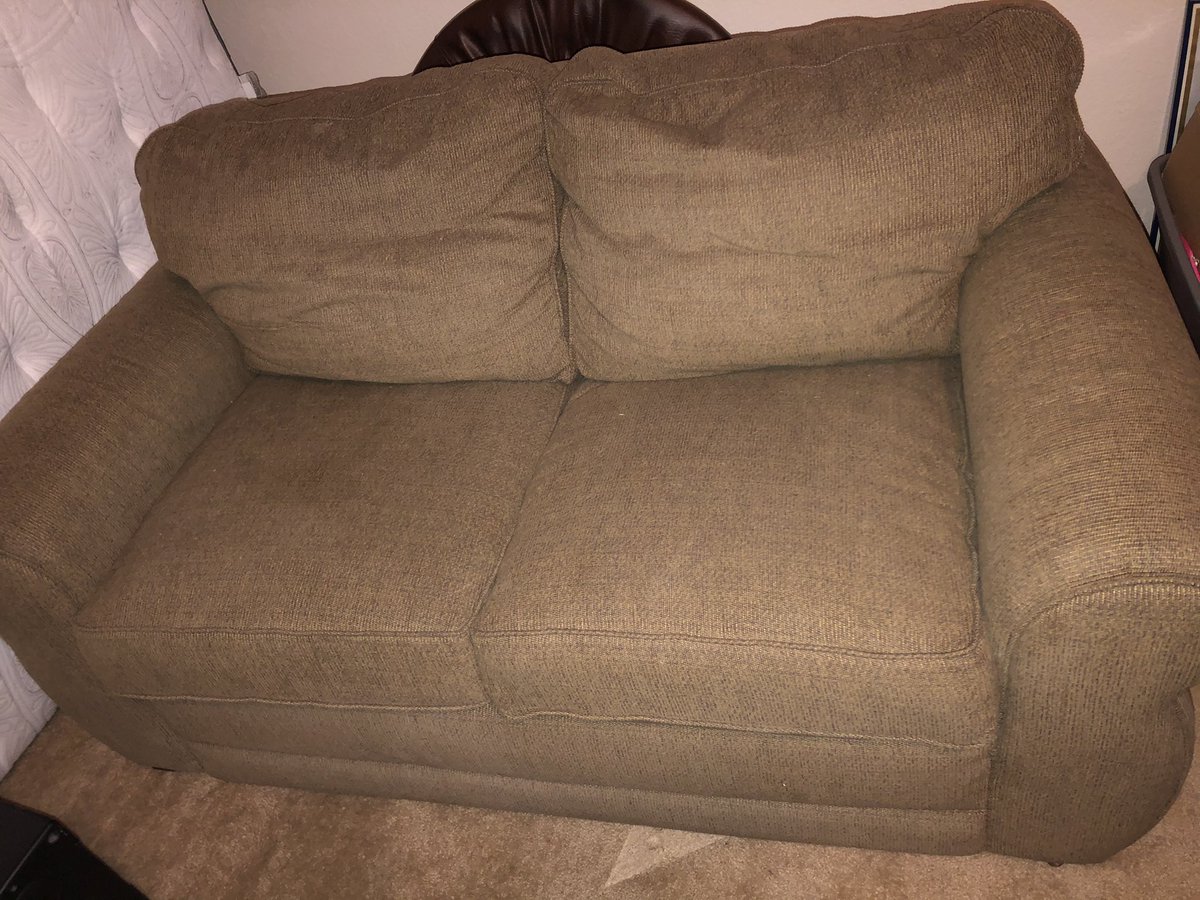 DanielStewiee's tweet photo. Anybody looking to buy a La-Z-Boy couch or 2? No stains, hardly used, just a little wrinkly. https://t.co/sPofakiwcq