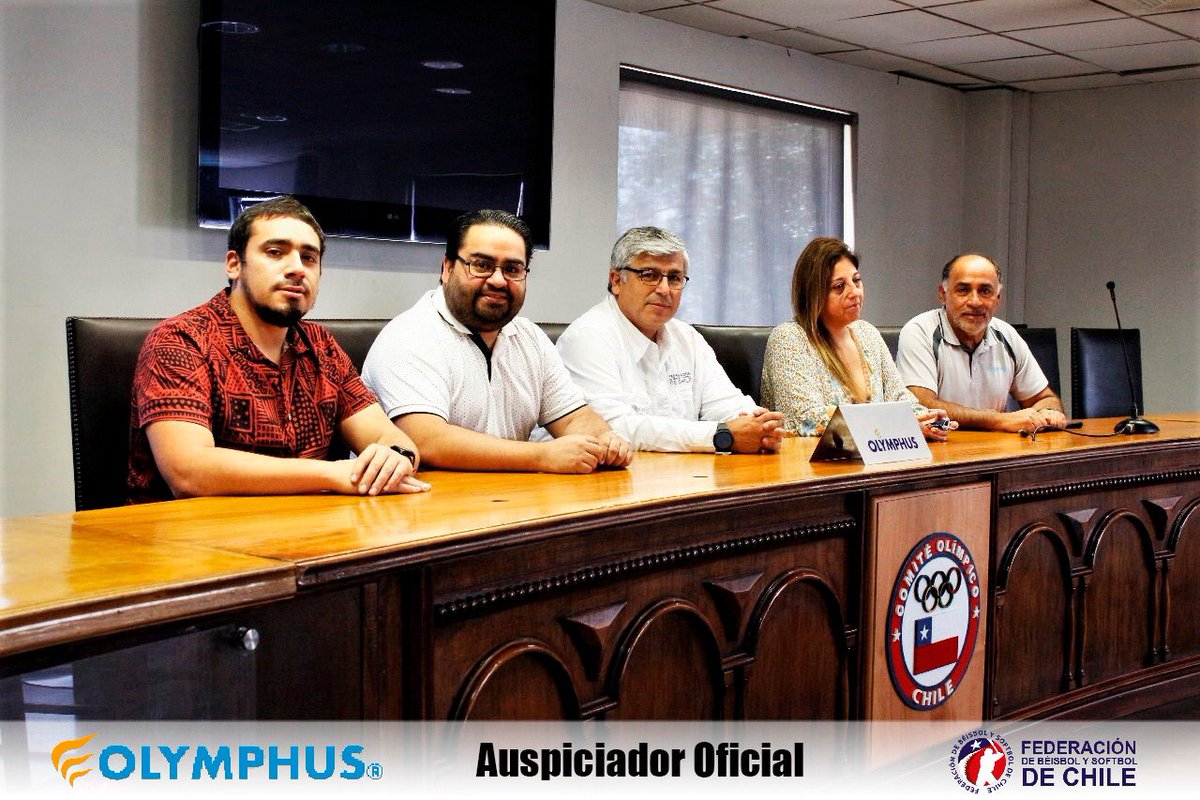 FechibeisChile's tweet image. Hoy FECHIBEIS, a través de la empresa de marketing deportivo Neomultisports, ha firmado por primera vez en su historia, un importante acuerdo de Auspicio con la marca deportiva nacional @Olymphus_Chile con miras a los Juegos Panamericanos de Santiago 2023. Vamos por más!!! 💪🏼⚾️🥎