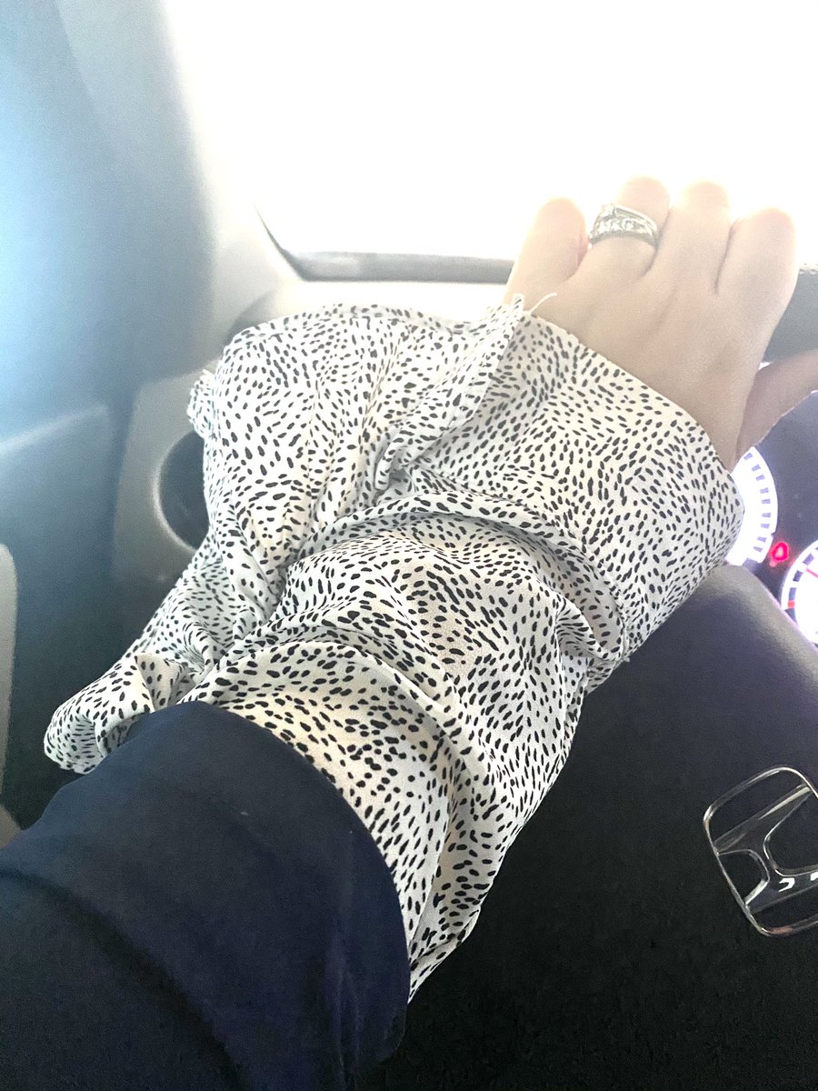 mrsturrill's tweet image. I didn’t realize how 💜Prince/Purple Rain 💜 these bad boys were until I started waving them around on WebEx today 😳🤓. #puffysleeves #PurpleRain