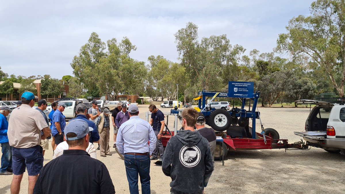 Chris Saunders <a href="/UniversitySA/">UniSA</a> gives our Tooleybuc MRU attendees a run through the many options of deep ripper tyne and wing set ups. <a href="/AgEngUniSA/">Ag. Machinery R&D Centre - AMRDC</a>