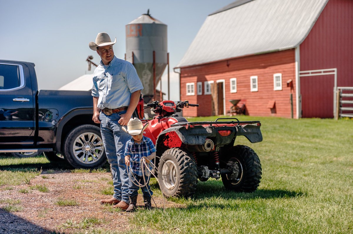This pic reminds me how fortunate we are to be agriculture. Through  the trials and triumphs, food production is truely a rewarding profession, especially when the next generation wants be be just like you. #CdnAgDay