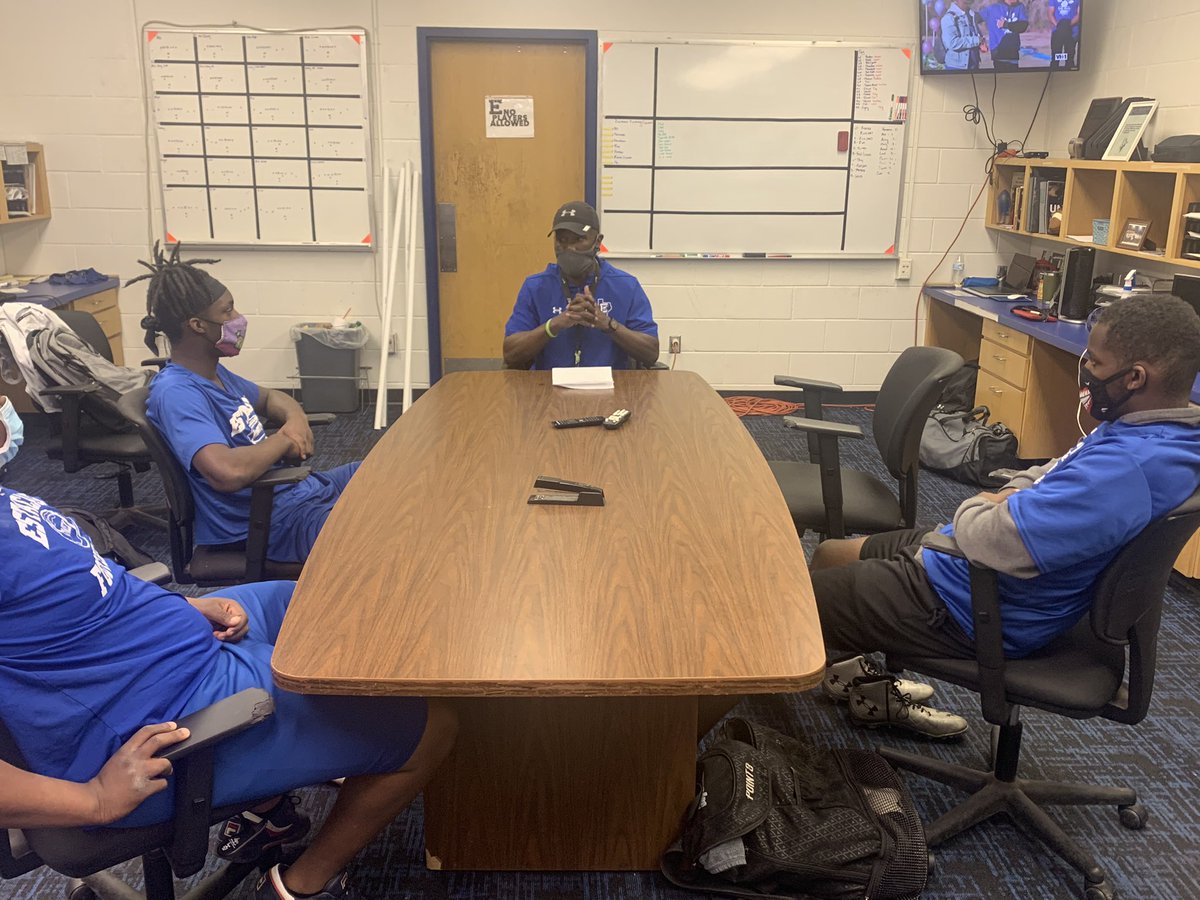 Coach_Cluley's tweet photo. BAM (Be A Man) - Week 6 - Effort
@JjWatson_3 gave a great talk to our kids today over the word “Effort”! He hit on things such as why your effort level must match your goals. You can’t expect great things and give little effort. GREAT effort equals GREAT results! #BAM #Effort https://t.co/oukX147Qzf