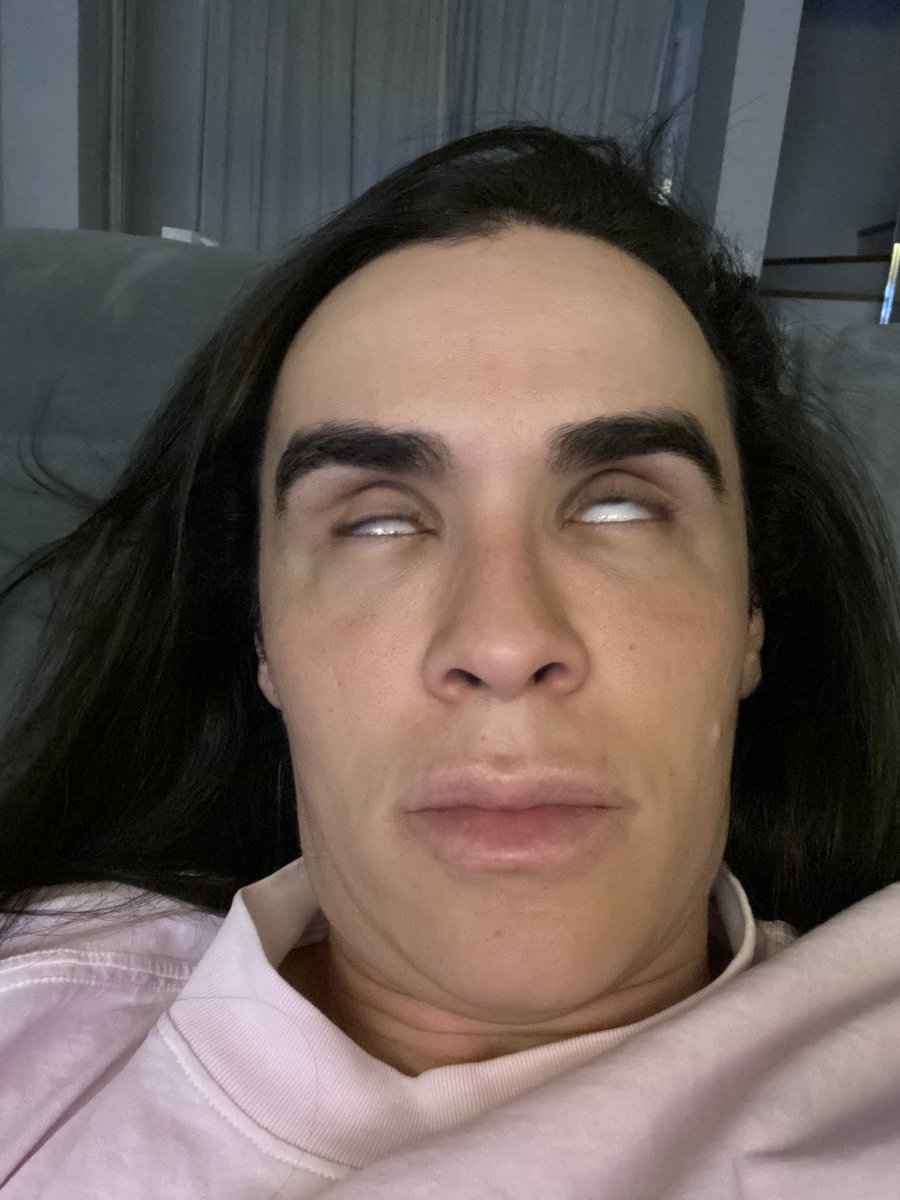 gmpputa's tweet photo. precisa segurar a audiência dessa forma boninho?
#BBB21 https://t.co/ANeWhh5Z6Q