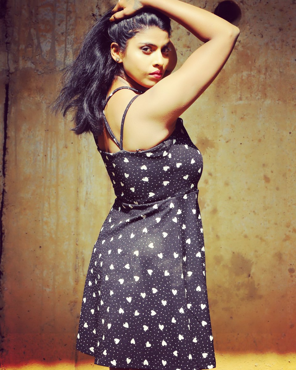 actorsadhana's tweet photo. #love #hotness  #blacklover https://t.co/waFl00Ori3