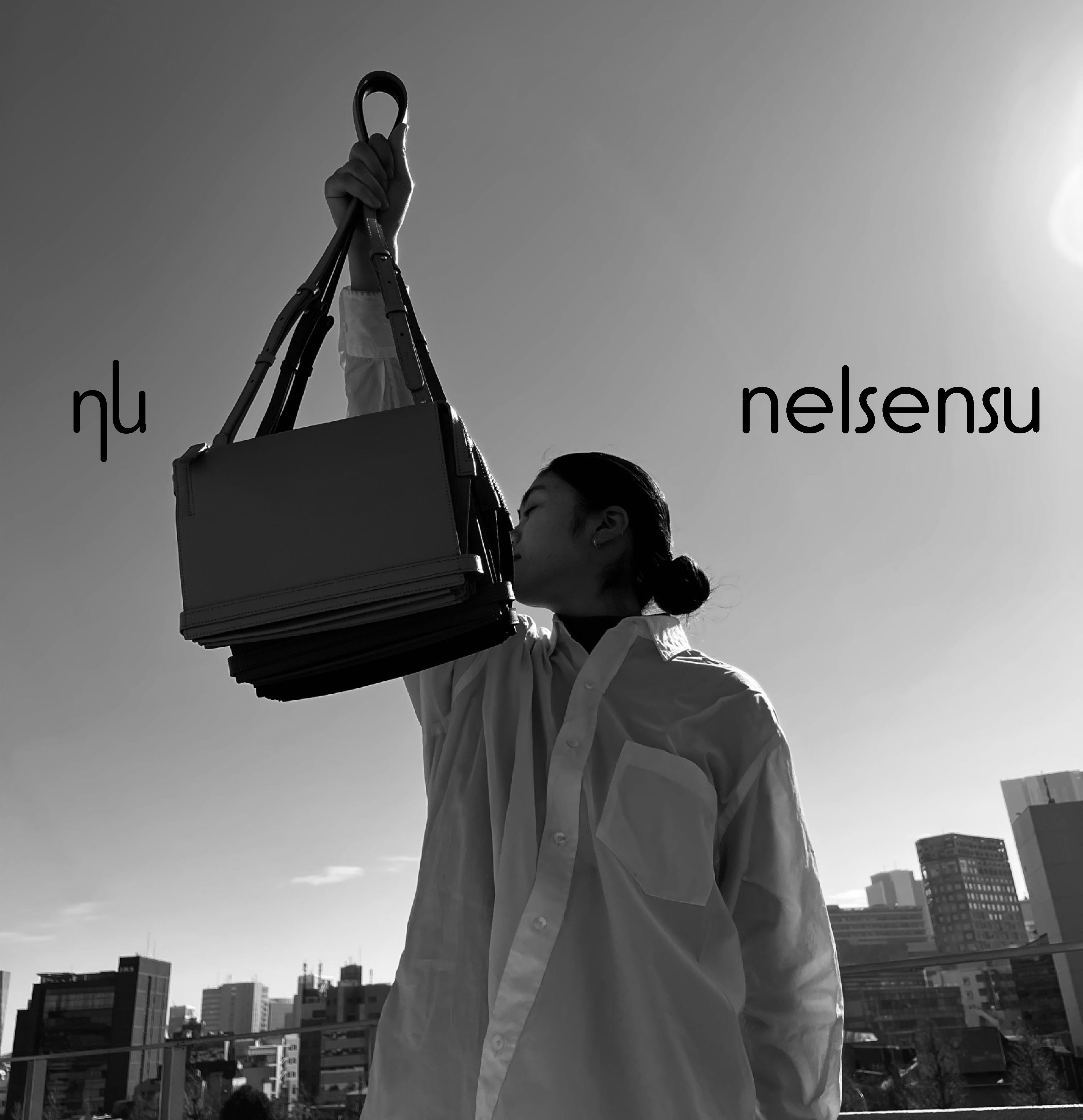 芸能人愛用 レザーサコッシュ nelsensu(ネルセンス)日本製、軽量撥水レザー2way - ショルダーバッグ