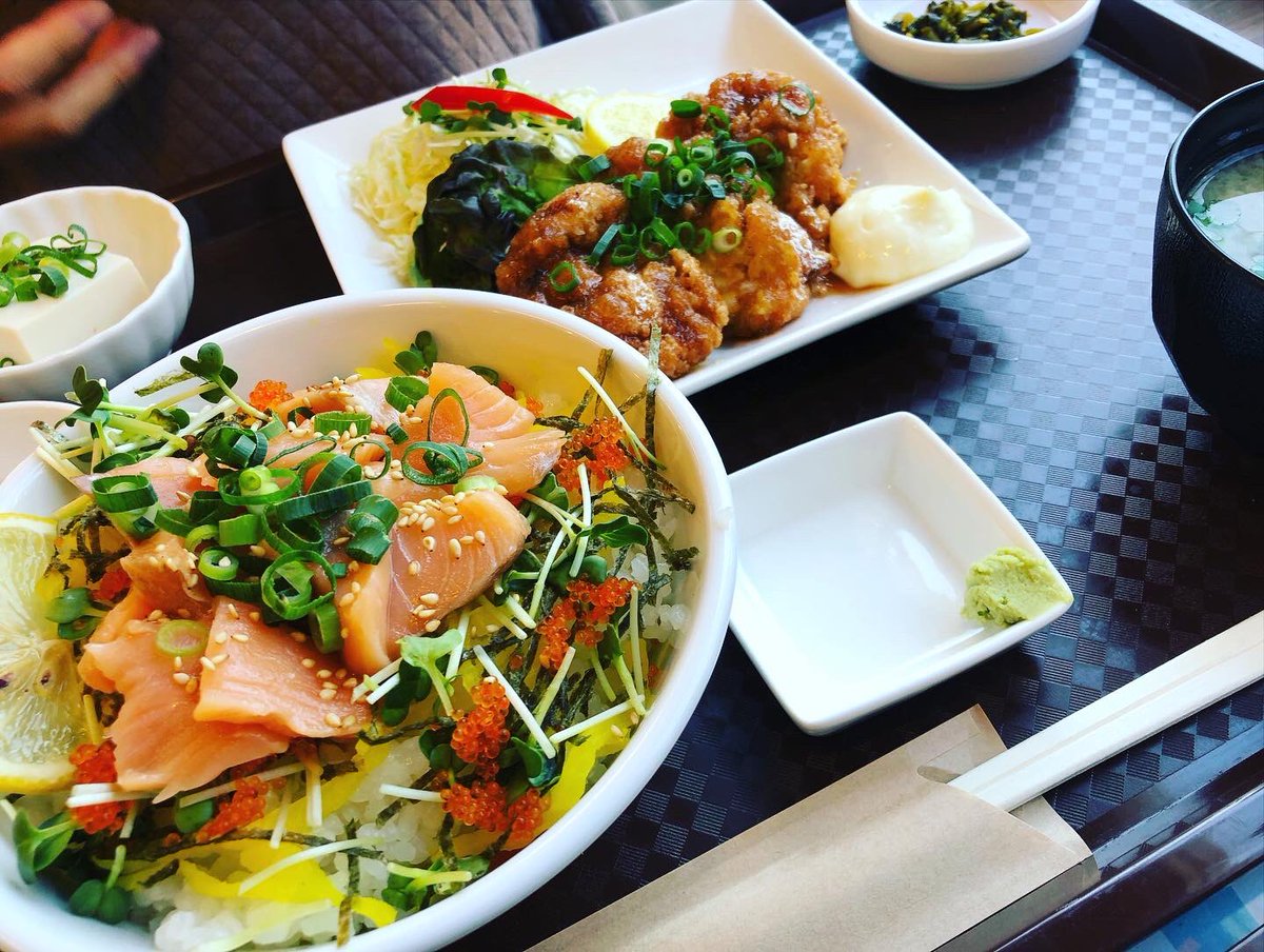 公式 地域情報サイト まいぷれ朝霞 志木 新座 和光 キッチンキアンのランチ イカ明太納豆丼と特製唐揚げ ミニサーモン丼と特製唐揚げ いずれも990円 子供はチーズオムレツでワンプレート550円 ご飯は大 中 少を選べます お腹いっぱいで大満足