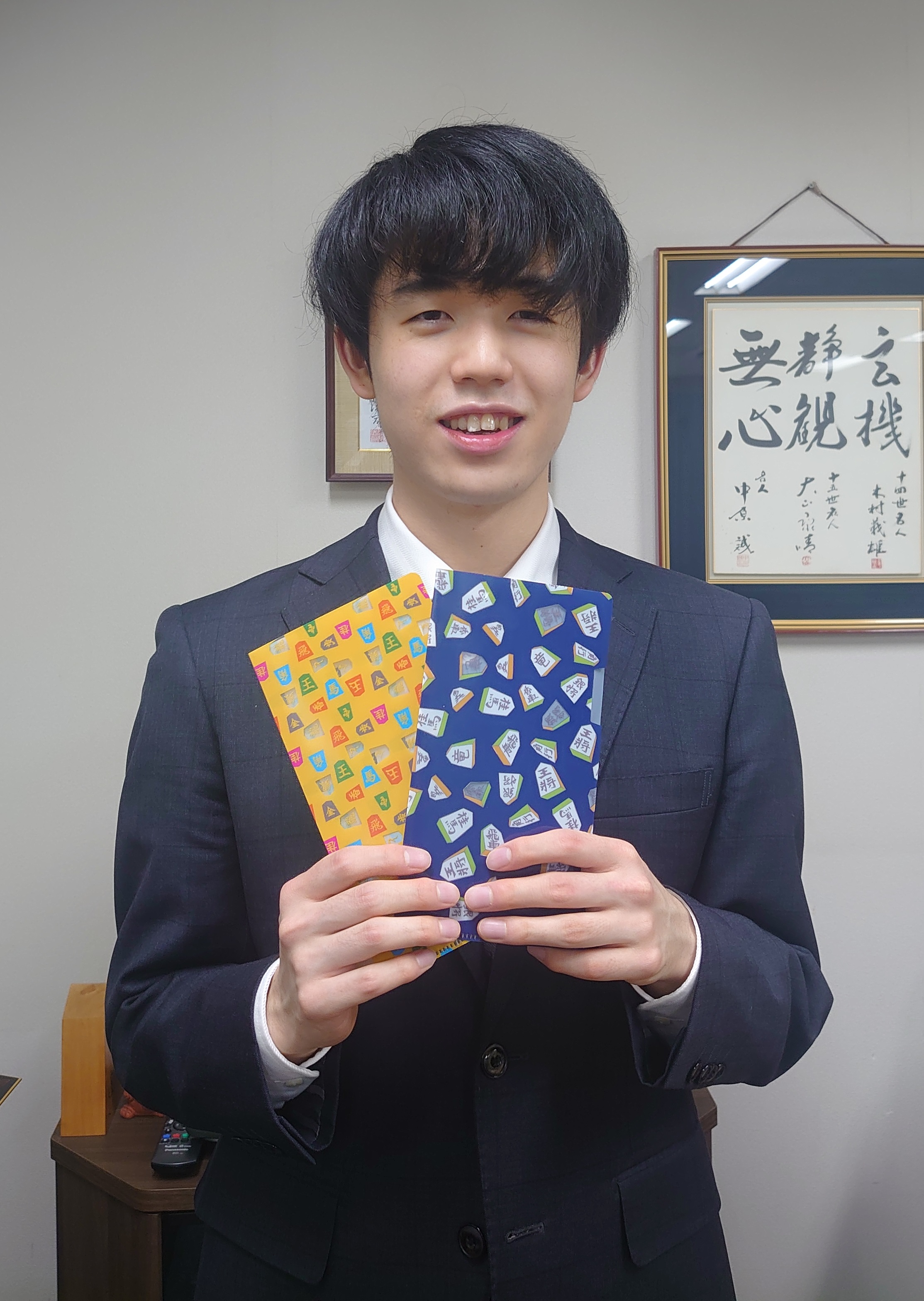 関西将棋会館 公式 1f販売にて新商品 抗菌マスクケース イエロー ブルー 発売中 330円 税込 関西将棋会館の通信販売でも取り扱っておりますので 是非お買い求めください T Co Sjtek5n5oa T Co Qqvfbhsppq Twitter