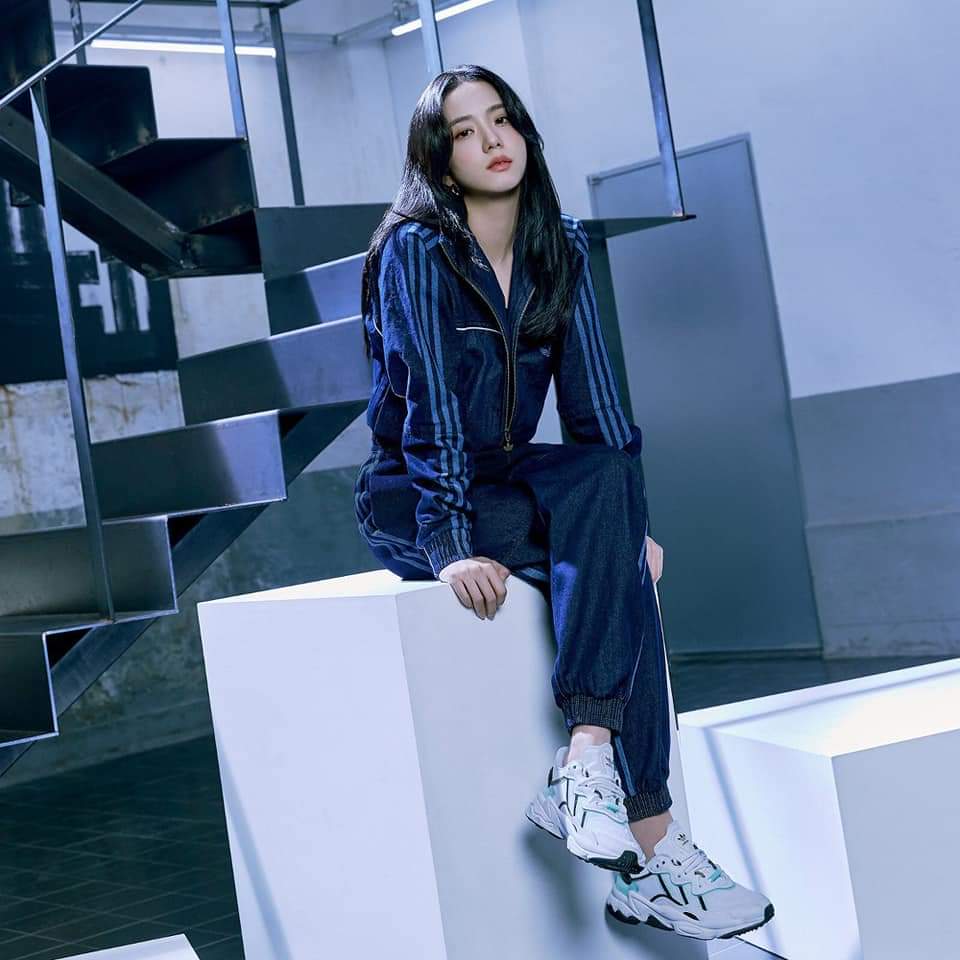 JISOO_sooyaaa_'s tweet photo. New Adidas promotional photos
#JISOO
#KIMJISOO
#QUEENOFVISUAL
💜 https://t.co/oV1oAmcGoY