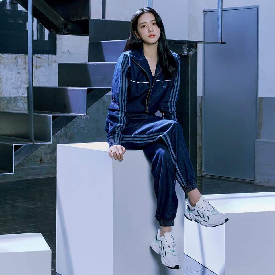 JISOO_sooyaaa_'s tweet photo. New Adidas promotional photos
#JISOO
#KIMJISOO
#QUEENOFVISUAL
💜 https://t.co/oV1oAmcGoY