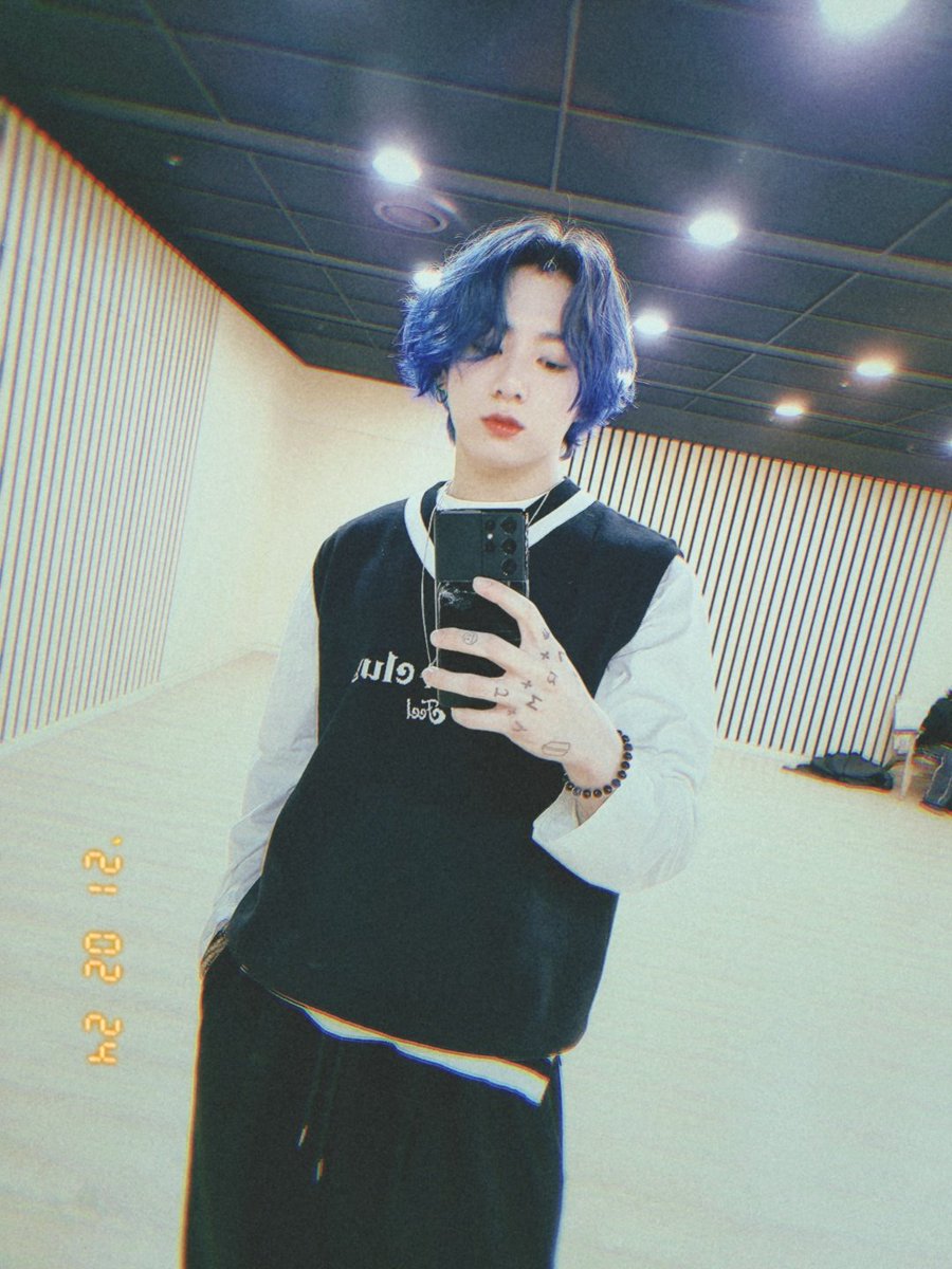 Mellamel20_'s tweet photo. Nih orang jarang update, tapi kalo update sukanyaa ngagetiin yaaaa 😭😭😭😭 cuteeeeeeee 💜💜💜
#JUNGKOOK 
#BTS 
#BTSARMY https://t.co/JDw4ItxLbm