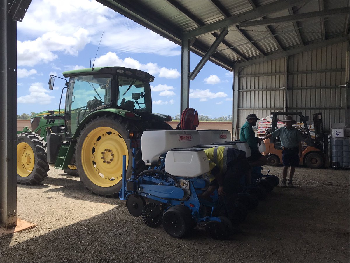 rdovnet_Stephen's tweet photo. Too hot outside to do a planter startup in the paddock so handover takes place in the shed. First @Monosem_Inc planter delivery for 2021. 🇦🇺farmers feeding the nation. @VanderfieldAU @VnetPrecisionAg #makeeveryseedcount. https://t.co/LLOa4NLa8D