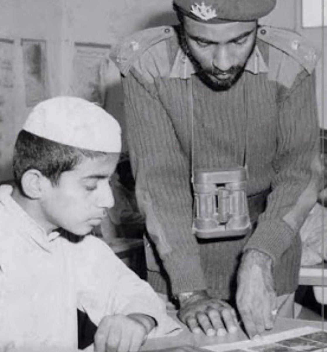 المعلم الأول .. ومهلم الأجيال .. وباني عمان رحمه الله 🌹.  يوم المعلم العُماني