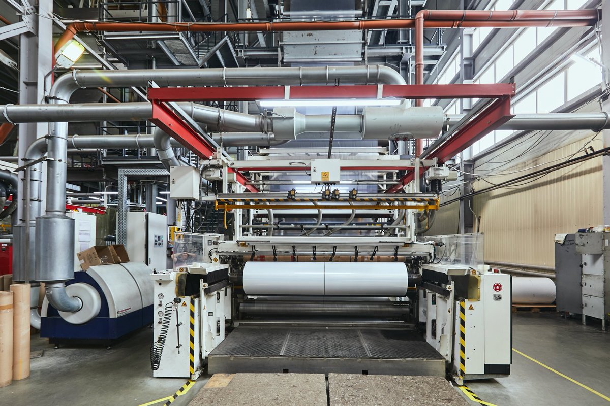 фасовочный цех. углеродные волокна юматекс. предприятия по выпуску материалов. промышленность строительных материалов. производство.