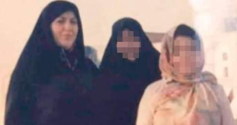 GtmNoticias's tweet photo. En #Irán una joven #murió antes de ser ejecutada por un ataque al corazón. El cuerpo sin vida fue ahorcado igualmente. Zahra Ismaili fue condenada por matar a su marido debido a que #abusaba de ella. La mamá de su esposo pidió que el cuerpo fuera colgado de igual forma. https://t.co/aHPZlXkpGZ