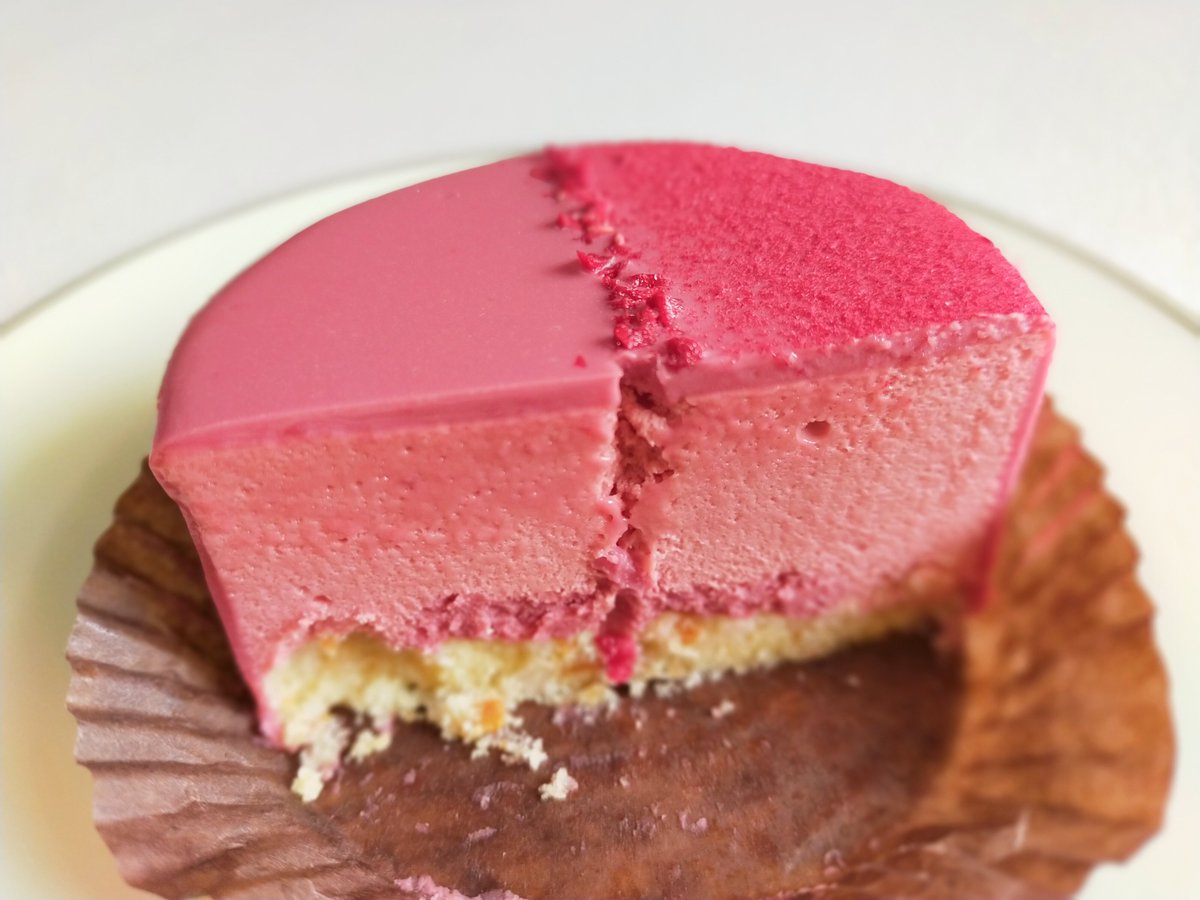 まぼろ 食べ物記録 思ってたより酸味が弱く どちらかというと ホワイトチョコレートみたいだった ルビーチョコレートケーキ スターバックスコーヒー スターバックス スタバ ルビーチョコ ショコラ ケーキ スイーツ