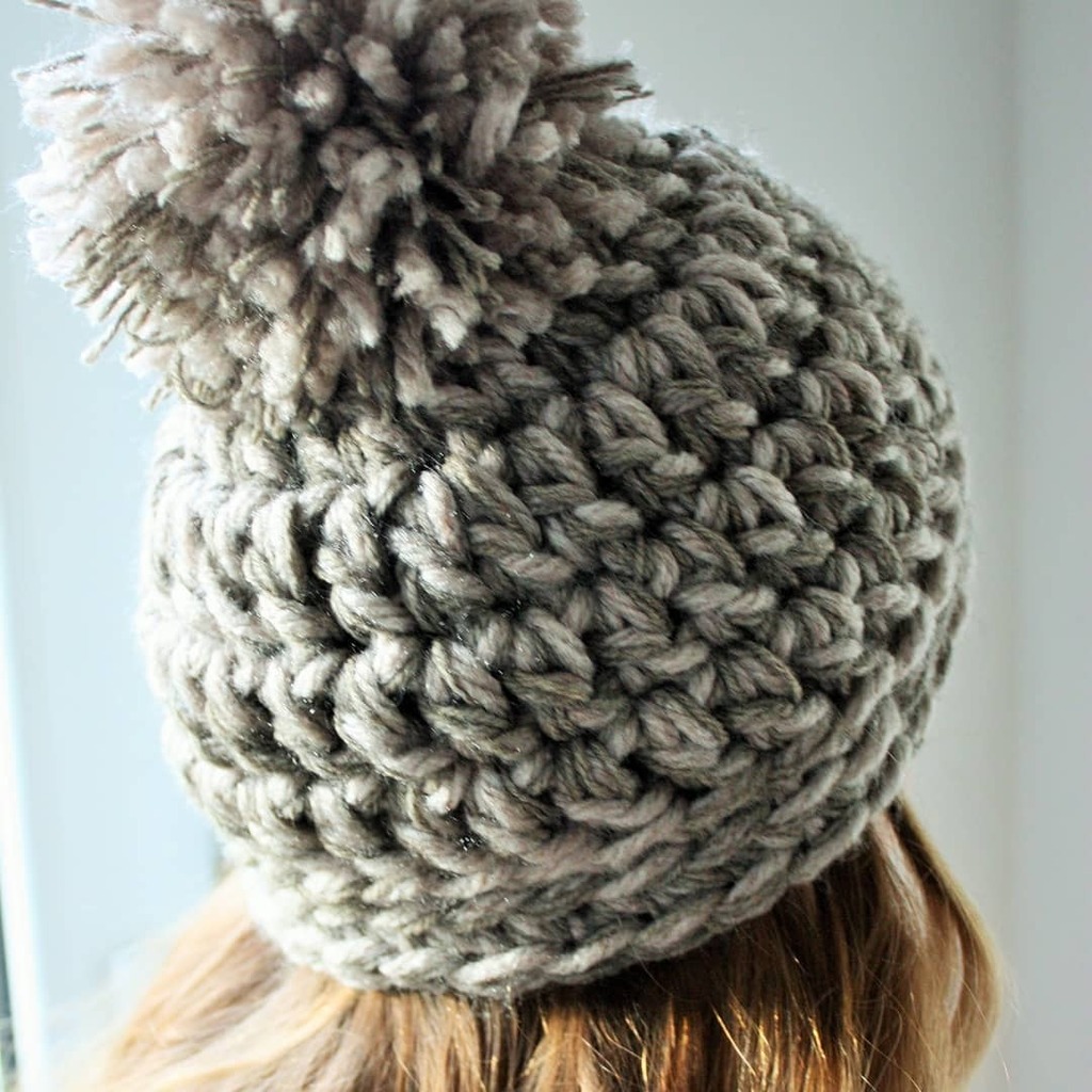 Brrr, I'll be needing my chunky beanie for my walk to work today. This was one of my first crochet patterns that I put out into the world, it's an oldie but a goodie.
Works up in around an hour if you need something to keep the chill off in a hurry.....o… instagr.am/p/CLL3REsLeDQ/