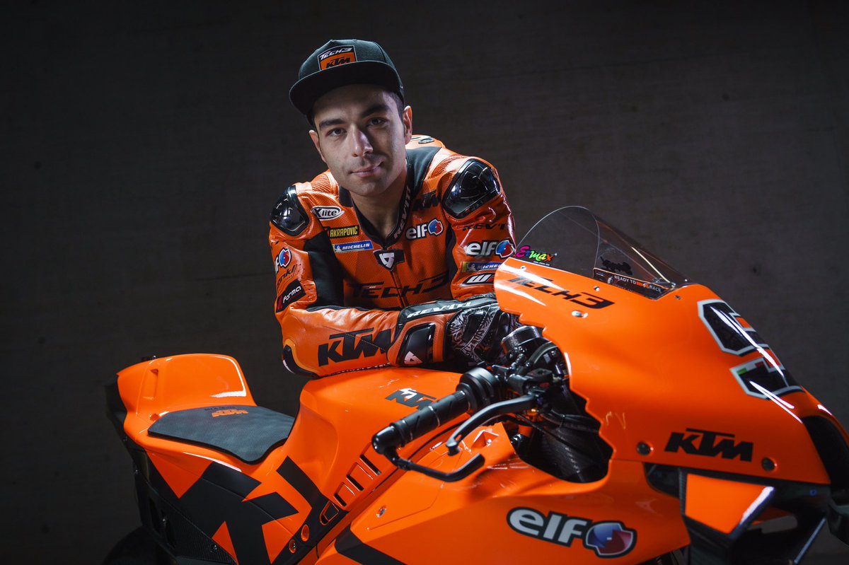Tech3Racing's tweet photo. The next level is here 🙌🏻
How do you like our new 🍊 beast? 😉

#KTM #Tech3 #MotoGP #TeamPresentation #Tech3KTMFactoryRacing #DP9 #IL27 @MotoGP https://t.co/vYtylTUS7U
