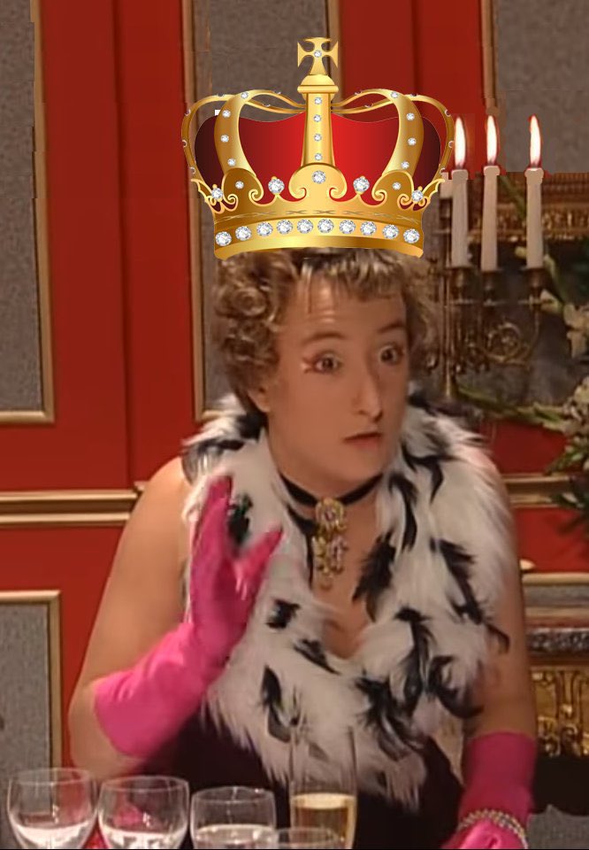 EmmaCruscatP's tweet photo. Bon dia súbdits meus! Avui dia de carnaval he decidit disfressar-me de Reina, per anar-me fent a la idea que diumenge @PlatsEnComu arrasarà a les urnes i em proclamareu Reina de Catalunya. https://t.co/ctm1ovLU2q