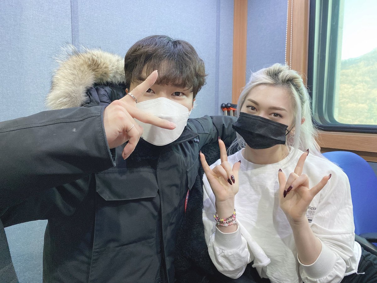 AleXaTurkiye's tweet photo. [120221] @/musicaccess0304 Twitter güncellemesi: 
“#2ALEX ile #AleXa💛
Bir kaç dakika içinde 09.00’da (TSİ) başlıyor 🤗
Saat 09:00'da (TSİ) başlıyor
Lütfen bize katılın ~ 🧝🏻‍♀️💕”
@AleXa_ZB #알렉사 https://t.co/fpGGMimbIC
