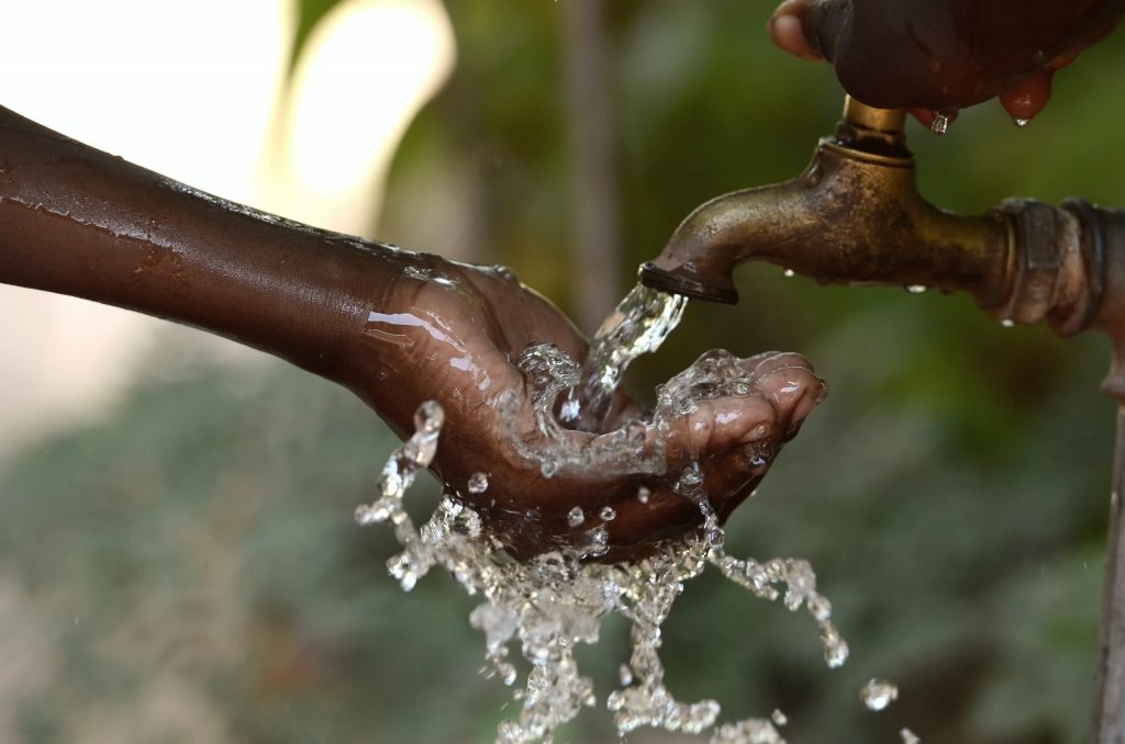 WaterInstSA's tweet photo. #NorthWest residents take matters into their own hands + get court’s blessing.
When local govt broke down the people of #Kgetlengrivier did the work themselves
The area has clear #drinkingwater even though its municipality ‘fails to supply potable water’
https://t.co/nldGxOTodm https://t.co/u7Gnm6KqqJ