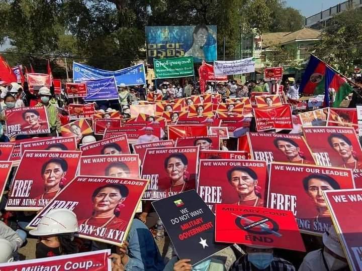 ShunLaeLaeWin4's tweet photo. FIGHT FOR DEMOCRACY
#WhatsHappeningInMyanmar 
#CDM_IsTheAnswer 
#Feb12Coup https://t.co/sCYhcO4a5C