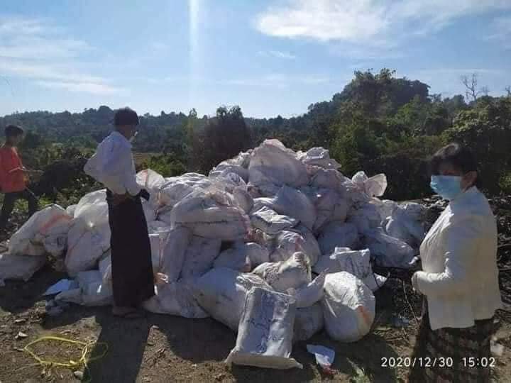 မဲစာရင္းေတြ သက္ေသေဖ်ာက္ေနပါပီ  မ်ားမ်ား Share ေပးၾကပါ။

Voter lists are missing evidence. Please retweet 
#WhatHappenInMyanmar 
#RespectOursVotes