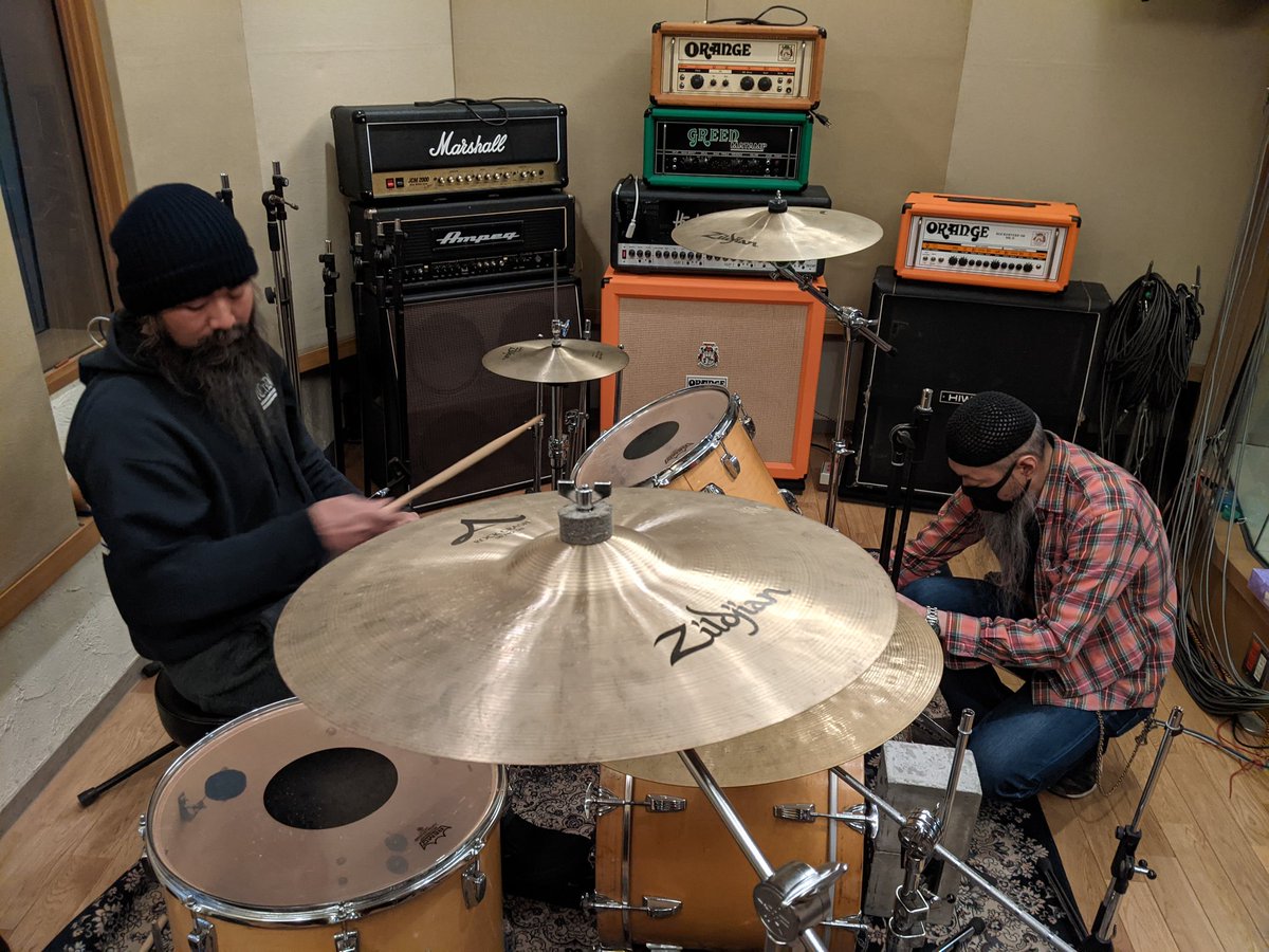 InsideCharmer's tweet photo. 年末から再始動し昨日いつものVoid Lab)))でサクッと3曲録ってきました。
良い感じじゃないですかね。
#Insidecharmer #doom #doomrock #voidlab https://t.co/GIzcQvdJBq