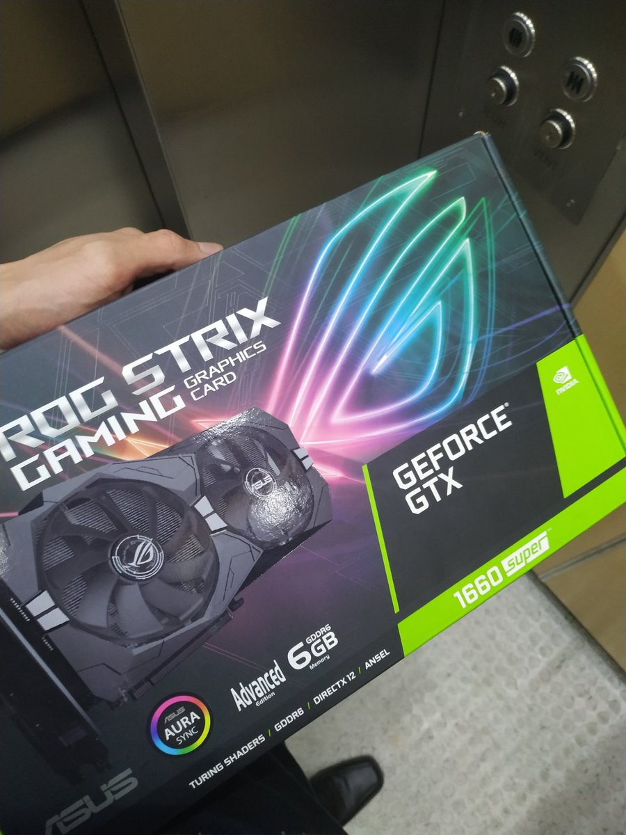 CR97OficialTV's tweet photo. Miren está belleza. Ahora si a viciar a CoD Warzone 🔥👌🏻 @NVIDIAGeForceLA @ASUSROGES #PCMasterNight https://t.co/nItlGGtLhF