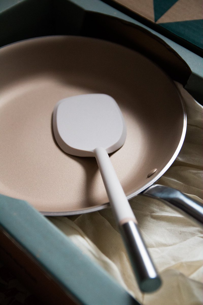 Can we talk about this beautiful coated pan that @MaterialKitchen sent me!
