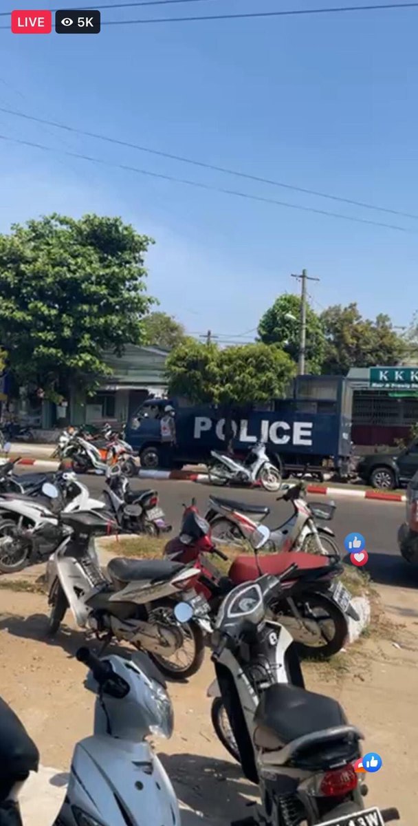 ggggg1234gf's tweet photo. A girl was shot by police with rubber bullet while doing peaceful protest at MawlaMyine.She didn’t do anything wrong.Just protest peacefully.
FREE OUR LEADER #WhatsHappeningInMyanmar #Feb12Coup https://t.co/KPcLodpGv8