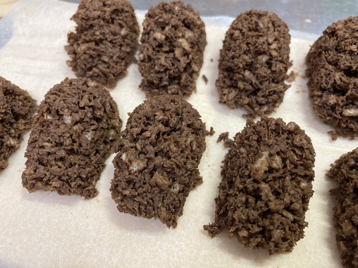 Uzivatel Shiori Na Twitteru ディズニーのお土産の定番のチョコクランチみたいなやつが簡単に出来る レシピ見つけて作ったら本当に簡単で本当にクランチみたいで行った気になれるというより行きたくなった