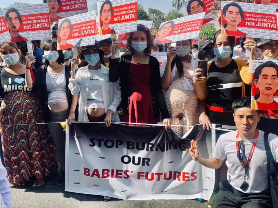 Today Myanmar:Yangon
Mothers protest peacefully
#Feb12Coup
#WhatsHappeningInMyanmar
