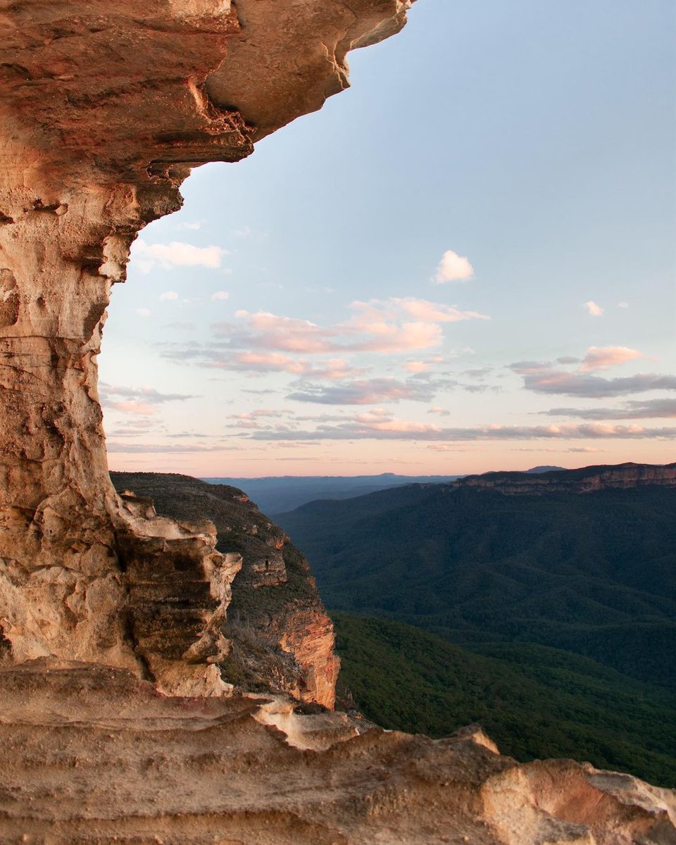 Did you know the #BlueMountains technically aren't mountains at all? The World Heritage-listed region is an uplifted sandstone plateau that has been carved out over millions of years by wind and water! 📸IG visuals.by.dorian #ScenicWorld_Aus