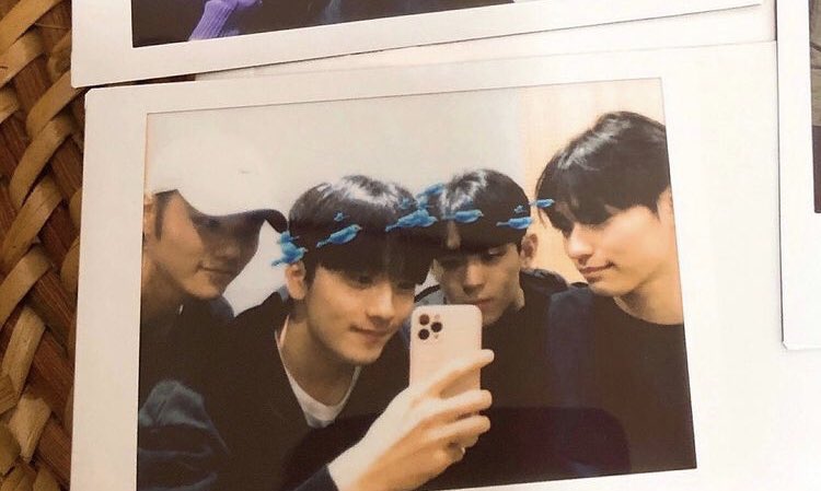 Cooki2Boy's tweet photo. 현빈이 새해 복 많이 받우잉🤍💙 https://t.co/39xMDX5EJJ