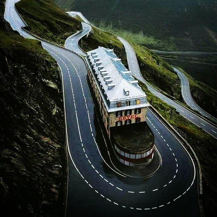 🌹
الطريق إلى النجاح محفوف بالعقبات ، إذا لم نتعلم كيف نتجاوزها نفسياً لن نكمل ولن نصل ..