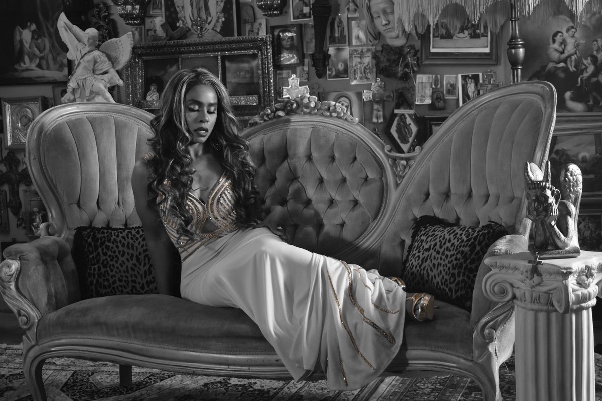 IamShatese's tweet photo. New single, "Paramour," available now on all platforms! https://t.co/DQuTLgzwoJ