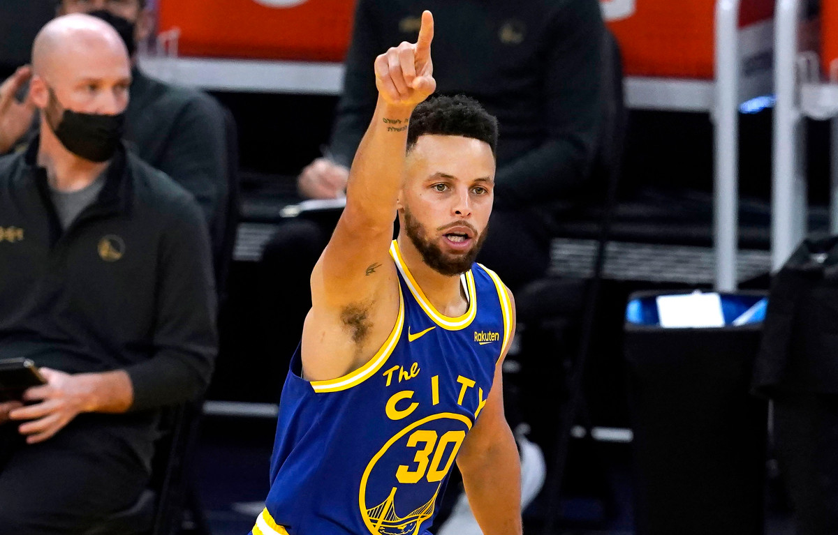 Stephen Curry hits 10 3s to lead Warriors past Magic