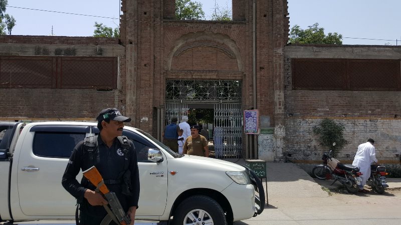 latestbreaking1's tweet photo. Two transgender persons shot dead by student in Gujranwala https://t.co/DrRR97W6Db https://t.co/jvhvzR42nR