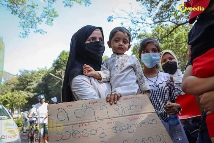 Mothers in Burma who cannot live peacefully due to the military dictatorship
#CivilDisobedience 
#RejectTheMilitary
#SaveMyammar