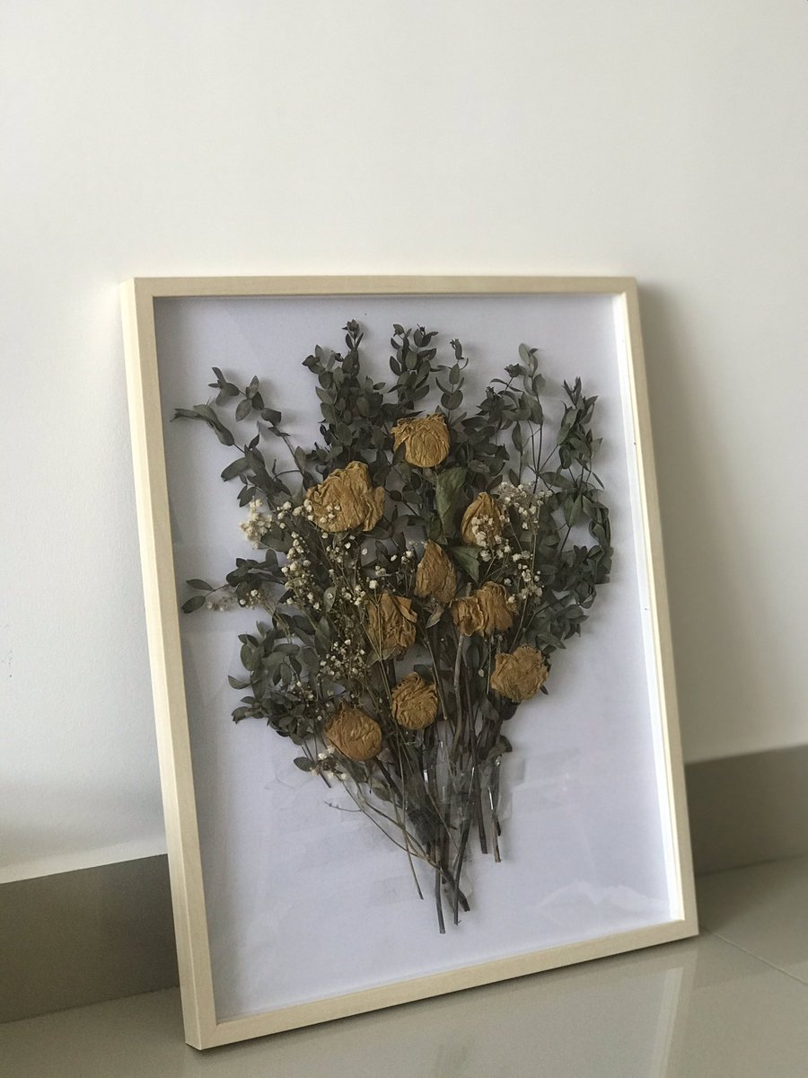 farzaida's tweet photo. My preserved/dried nikah handbouquet 💚 So happy i did this!! https://t.co/kAjwy6amj2