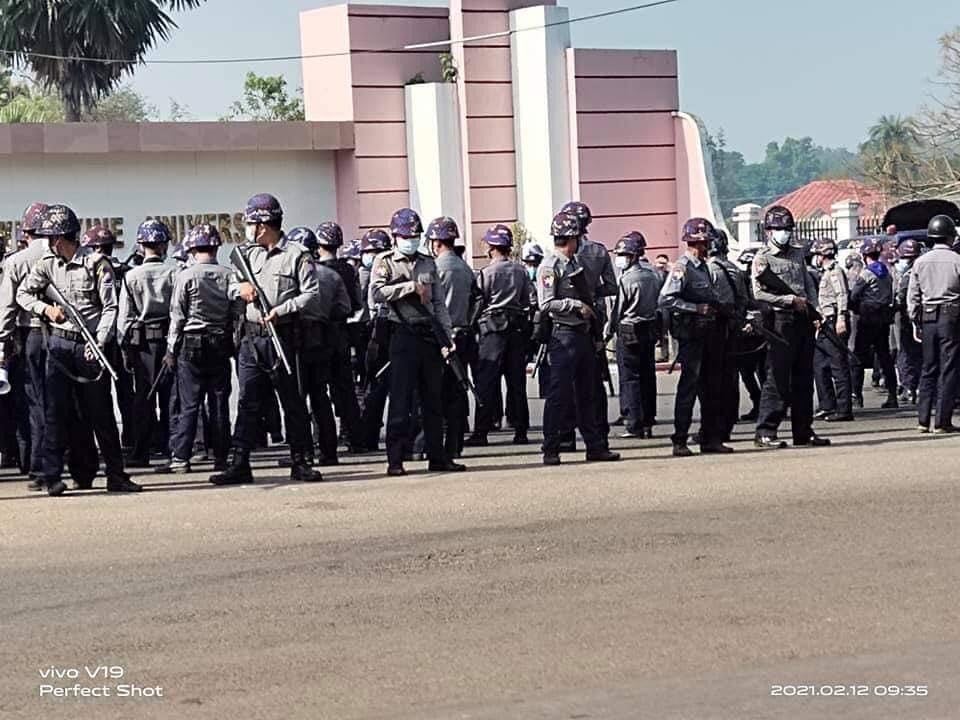 Police arrested 14 student protesters in Mawlamyine, Mon State, on Friday, after opening fire near #anti_coup protesters at Mawlamyine University at 8:30 a.m. Police raided the Students’ Union last night and have surrounded the campus. A sit-in protest is under way inside.