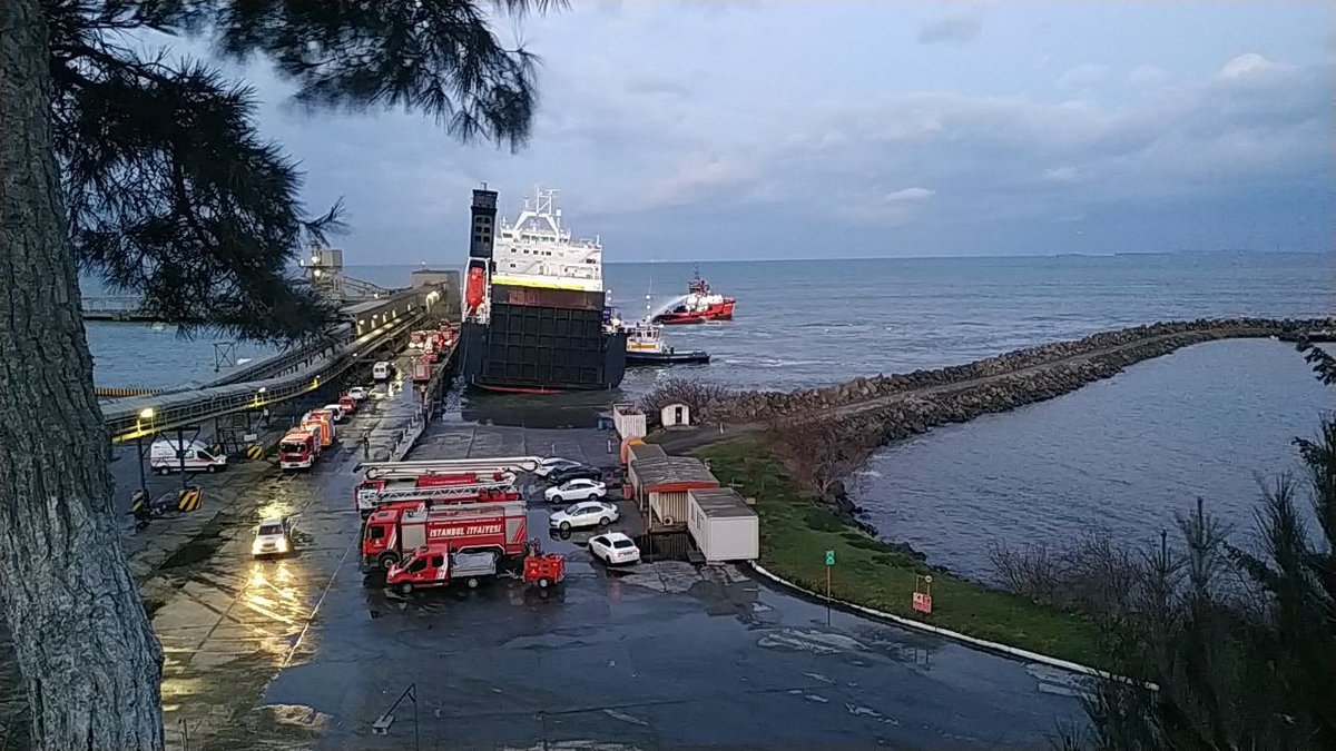 GALLIPOLI SEAWAYS gemisinde yangın olan kapalı alanlara uzman ekipler ulaşmış olup saat 03:58 itibari ile yangın kontrol altına alınmıştır. Müdahale ve soğutma çalışmaları devam etmektedir.